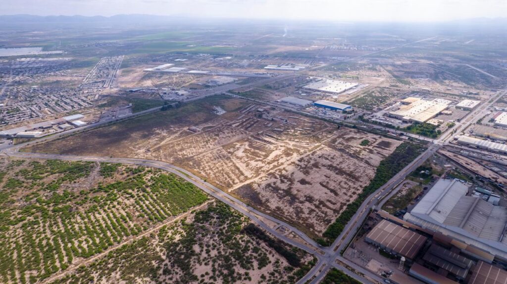 Imagen aérea de terreno industrial.